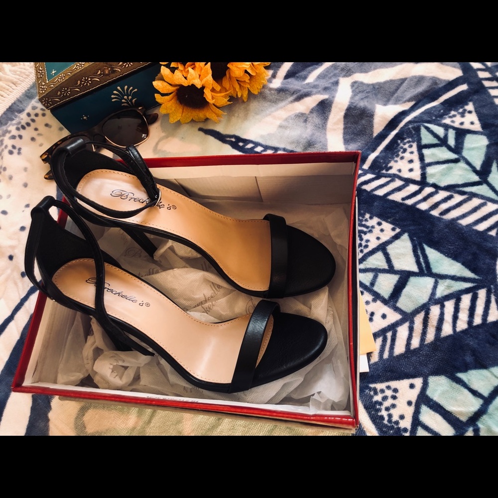High heeled black shoes! BRAND NEW!